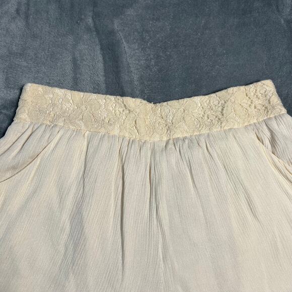 Women's High Rise Pull On Crochet Trim Shorts Sz XXS Boho Festival Coastal Beach - Picture 3 of 9